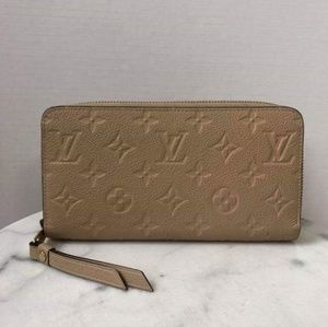 Louis Vuitton beige wallet